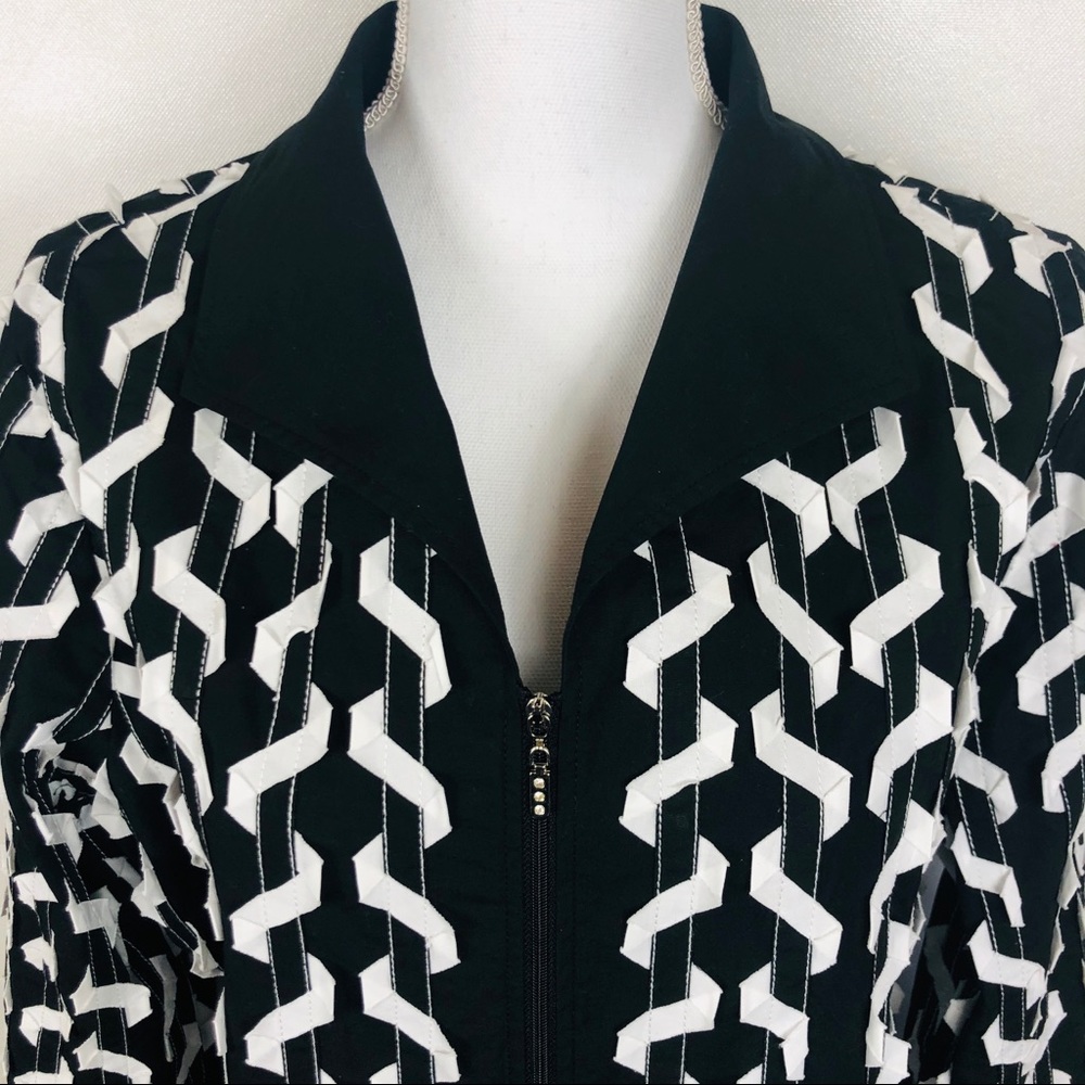 BLUE BAYOU WOMEN’S JACKET BLACK AND WHITE SZ LARGE